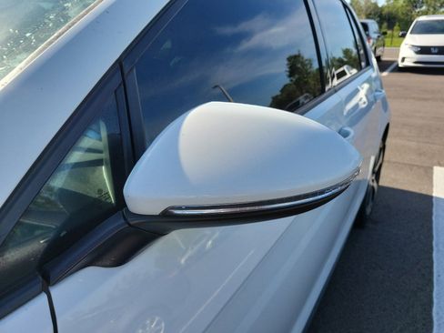 Used 2017 Volkswagen Golf S image 7