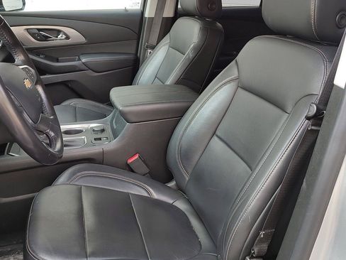 Used 2019 Chevrolet Traverse LT w/ LT Premium Package FWD image 2