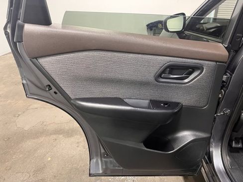 Used 2023 Nissan Rogue S image 19