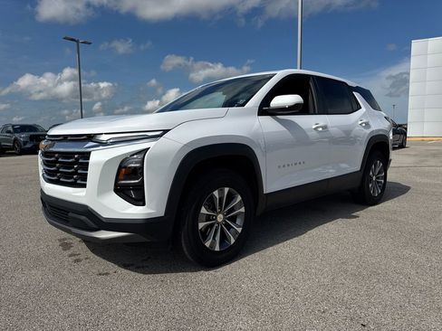 Used 2026 Chevrolet Equinox LT FWD image 2