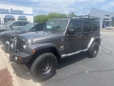 Used 2014 Jeep Wrangler Unlimited Sahara w/ Connectivity Group AWD/4WD image 3