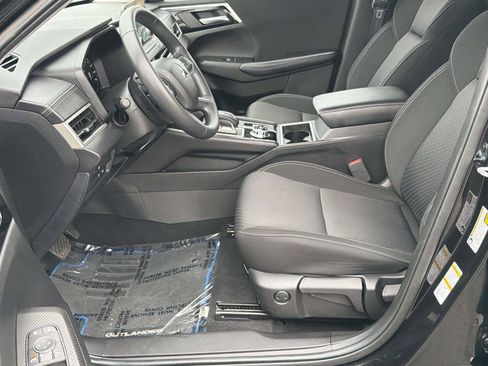 Used 2023 Mitsubishi Outlander ES image 25