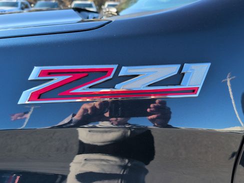 Used 2020 Chevrolet Silverado 1500 LT Trail Boss image 3