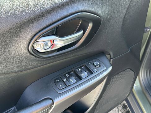 Used 2021 Jeep Cherokee Latitude Lux image 17