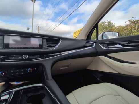 Used 2022 Buick Enclave Essence w/ Sound and Sites Package image 3