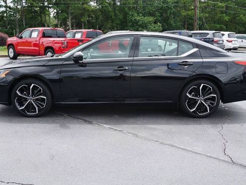 Certified 2025 Nissan Altima 2.5 SR image 3