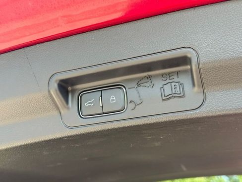 Used 2022 Ford Explorer Platinum w/ Equipment Group 601A RWD image 16