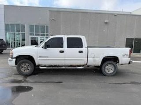Used 2006 GMC Sierra 2500 SLT w/ Heavy-Duty Power Package AWD/4WD image 9