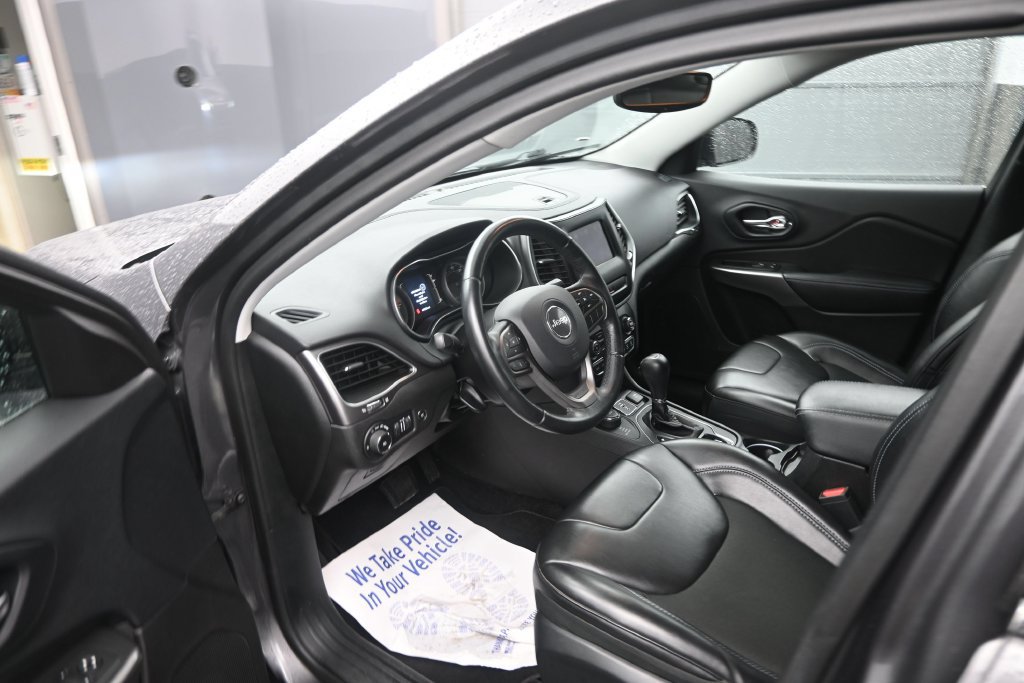 Used 2019 Jeep Cherokee Latitude Plus w/ Comfort/Convenience Group AWD/4WD image 10