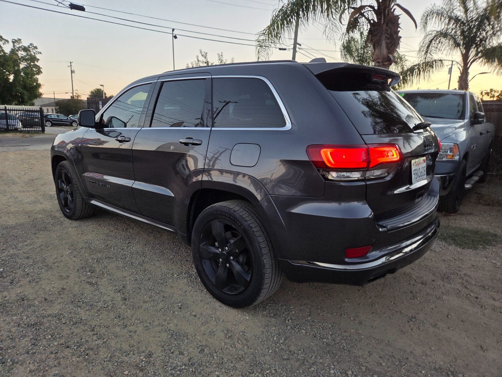 Used 2015 Jeep Grand Cherokee High Altitude RWD image 2