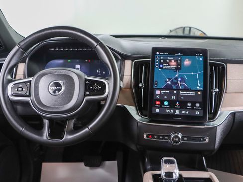 Used 2025 Volvo XC90 B6 Plus AWD/4WD image 17
