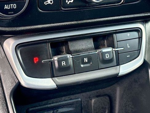 Used 2024 GMC Terrain SLT FWD image 23