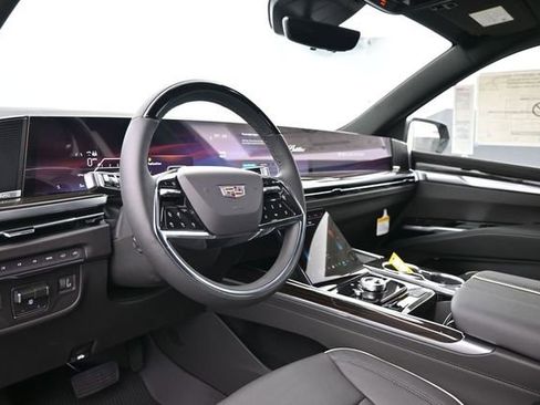 New 2026 Cadillac Escalade ESV Luxury w/ LPO, Radiant Package AWD/4WD image 19
