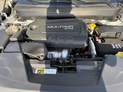 Used 2016 Jeep Cherokee Sport image 22