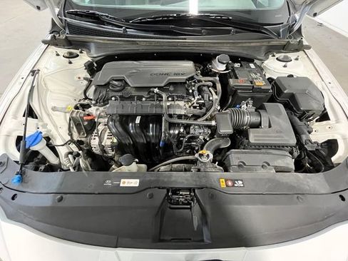Used 2024 Hyundai Elantra SEL FWD image 27