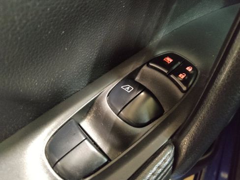 Used 2021 Nissan Rogue Sport S image 27