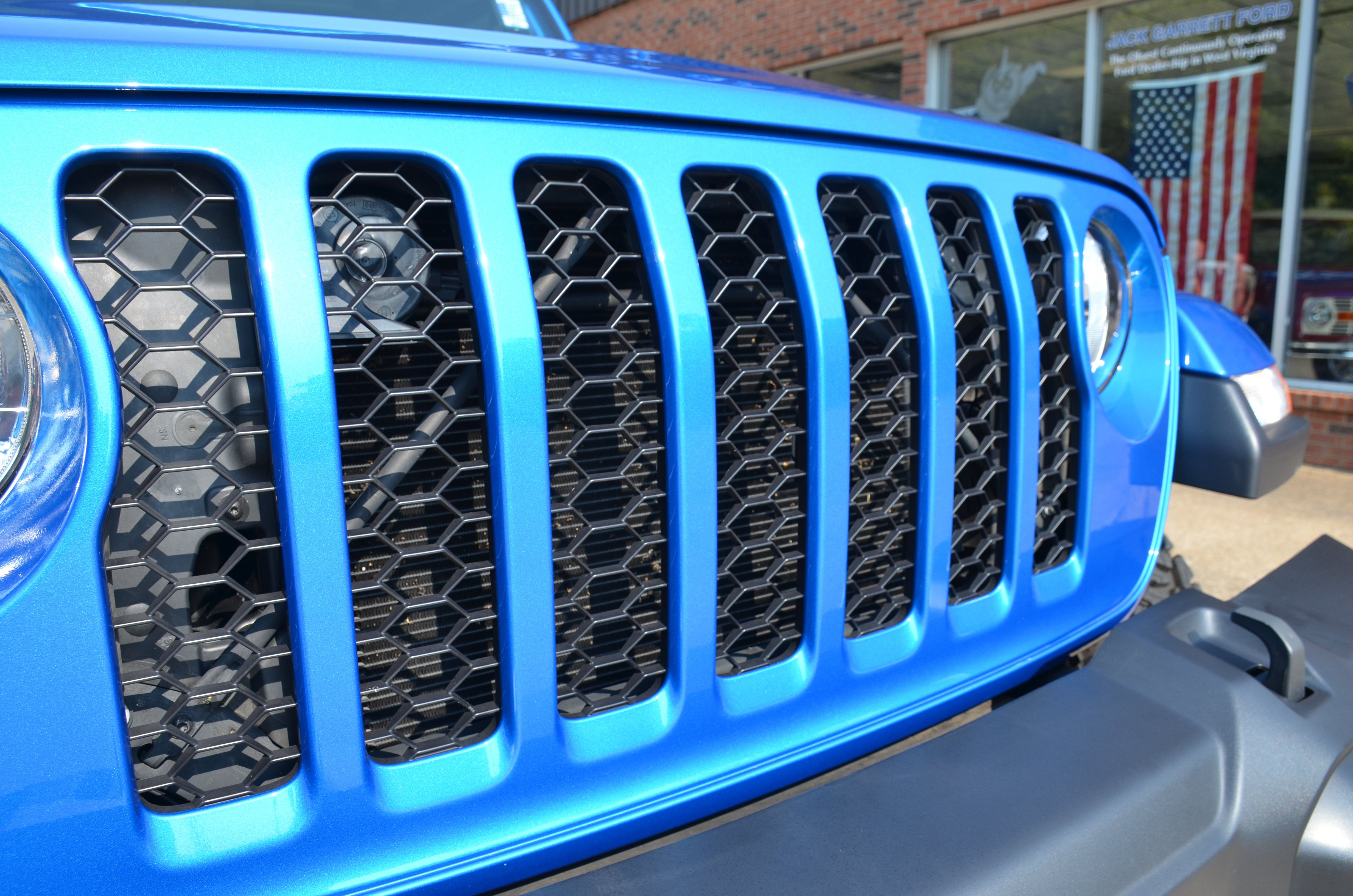 Used 2023 Jeep Gladiator Sport AWD/4WD image 9