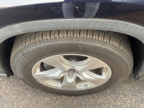 Used 2020 Toyota Highlander LE image 7