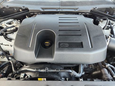 Used 2023 Land Rover Defender 130 First Edition image 34