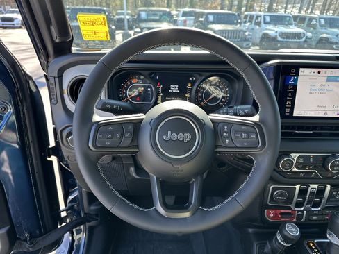 Used 2025 Jeep Wrangler Willys image 26