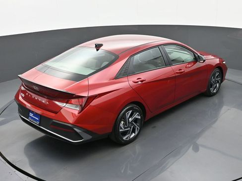 Certified 2025 Hyundai Elantra Sport image 37