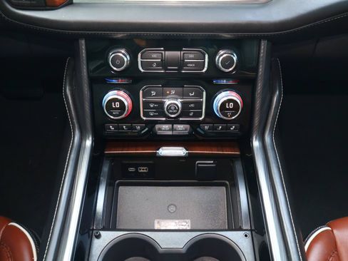 Used 2024 GMC Yukon Denali Ultimate AWD/4WD image 30