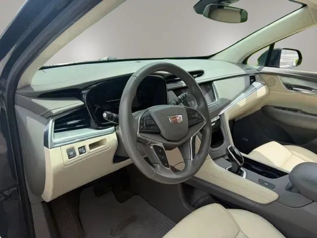 Used 2019 Cadillac XT5 Luxury w/ Advanced Security Package FWD image 7