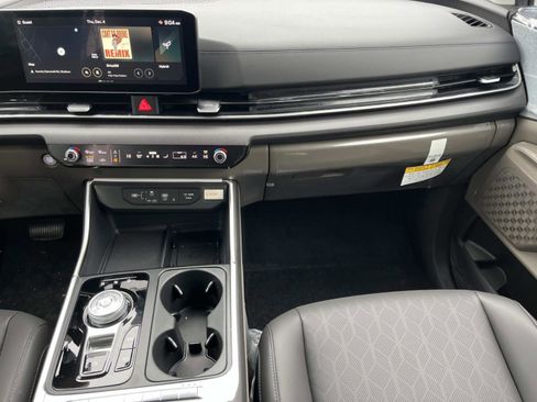 New 2026 Kia Carnival EX FWD image 10