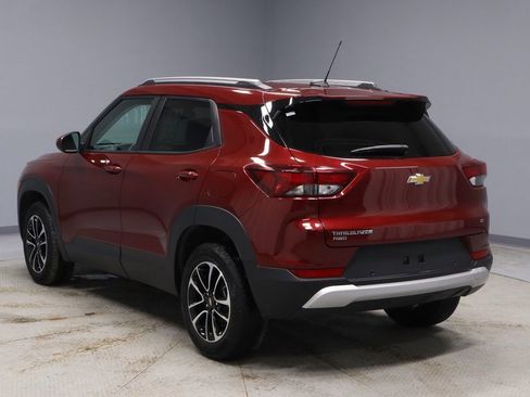 Used 2025 Chevrolet TrailBlazer LT w/ Driver Confidence Package image 9