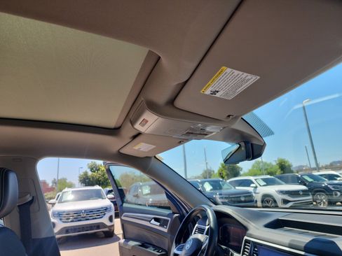 Used 2022 Volkswagen Atlas SEL Premium image 33