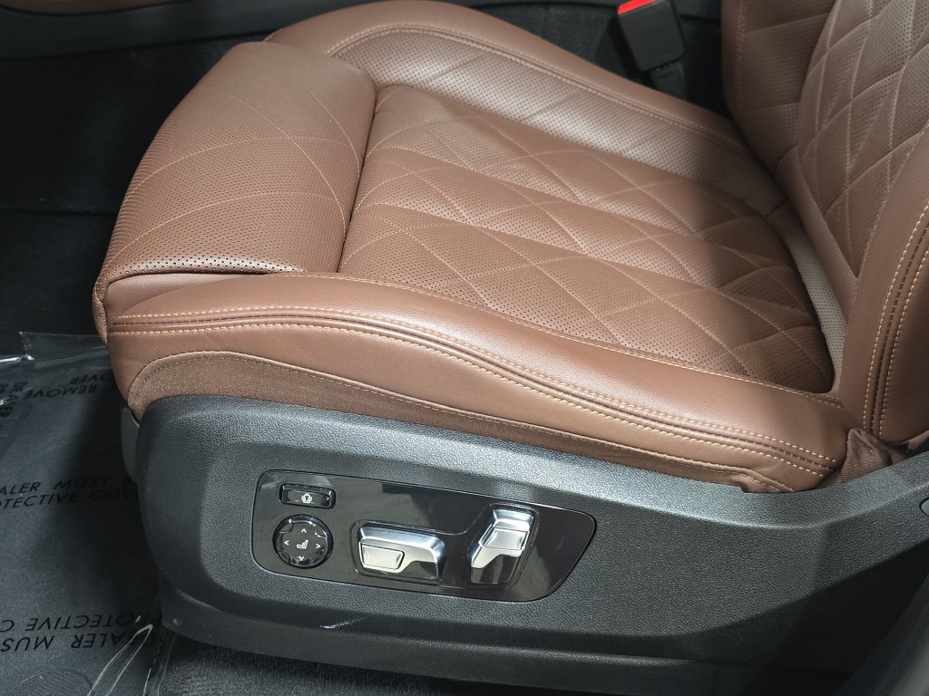 Certified 2023 BMW X7 xDrive40i w/ Premium Package AWD/4WD image 28