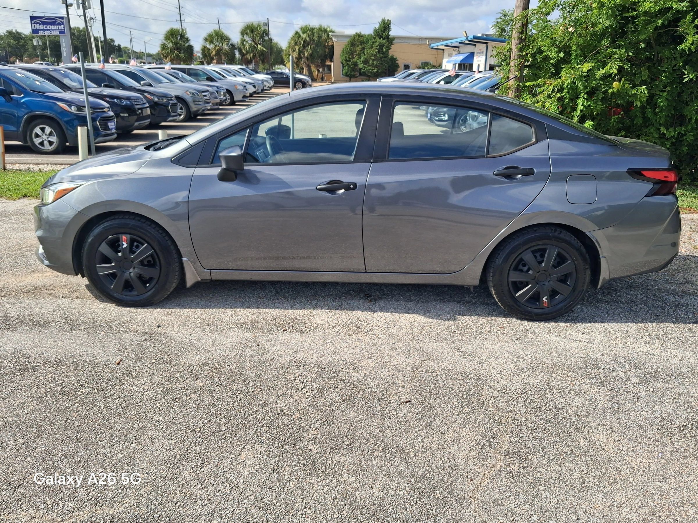Used 2020 Nissan Versa S FWD image 2