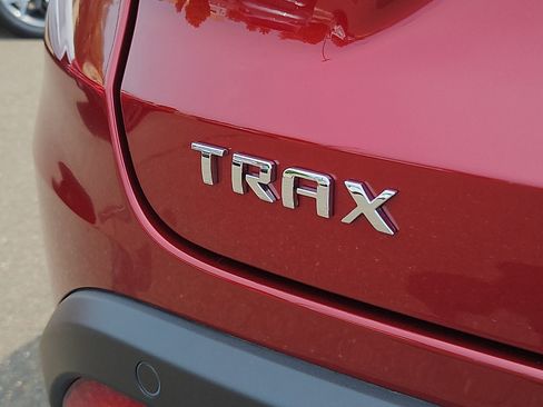 Used 2025 Chevrolet Trax LT w/ Driver Confidence Package FWD image 29