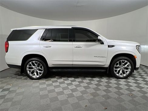 Used 2021 GMC Yukon SLT w/ SLT Premium Package image 9