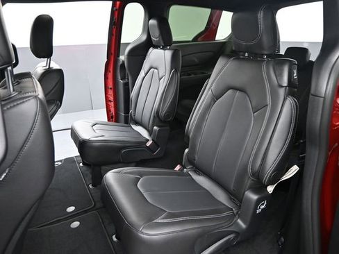 New 2025 Chrysler Voyager LX image 13