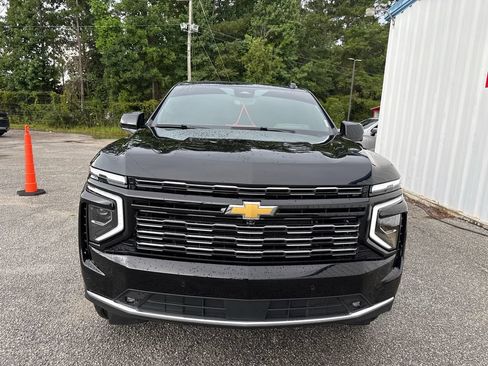 Used 2025 Chevrolet Suburban High Country AWD/4WD image 3
