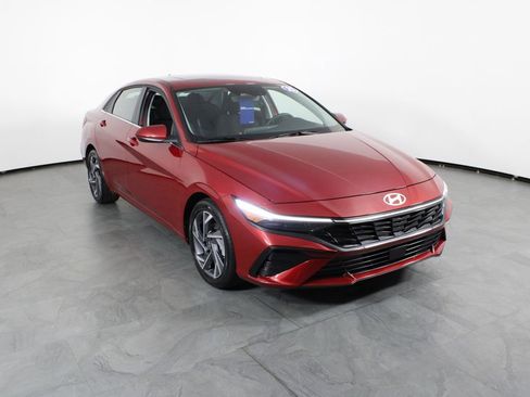 Certified 2025 Hyundai Elantra SEL image 13