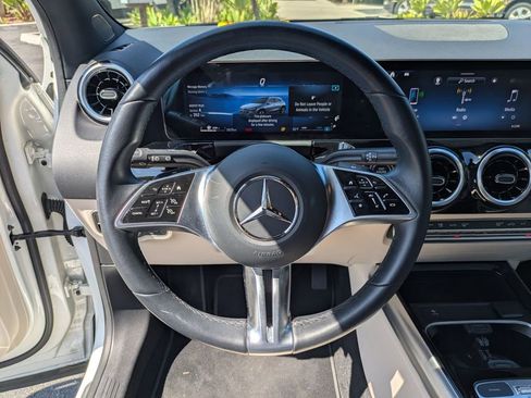 Used 2025 Mercedes-Benz GLA 250 4MATIC image 18