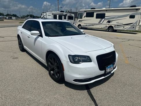 Used 2023 Chrysler 300 S RWD image 5