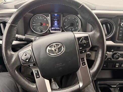 Used 2018 Toyota Tacoma SR5 image 19