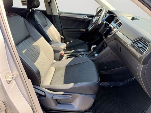 Used 2022 Volkswagen Tiguan SE AWD/4WD image 12