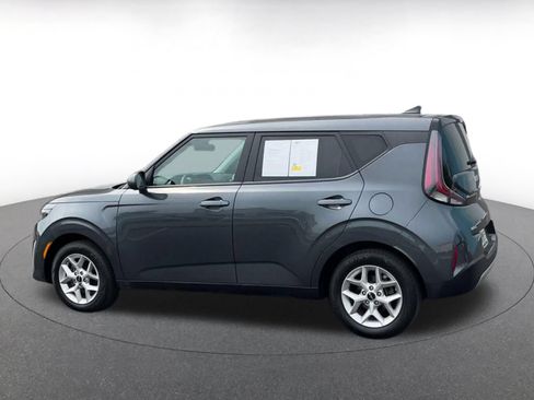 Used 2025 Kia Soul LX w/ LX Technology Package FWD image 9