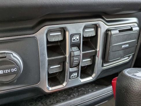 Used 2025 Jeep Wrangler Unlimited Sahara AWD/4WD image 22