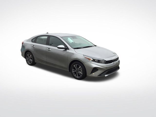 Used 2024 Kia Forte LXS w/ LXS Technology Package FWD image 7
