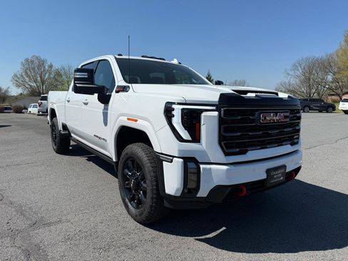 Used 2024 GMC Sierra 2500 AT4 w/ AT4 Premium Plus Package image 9