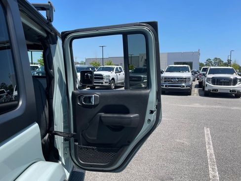 Used 2024 Jeep Wrangler Unlimited w/ Convenience Group AWD/4WD image 51
