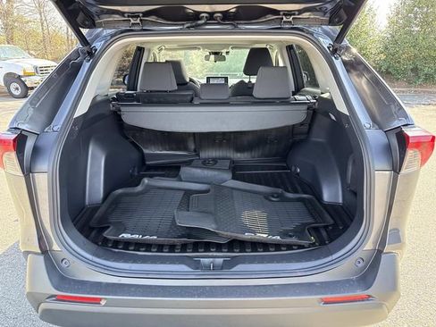 Used 2020 Toyota RAV4 XLE w/ Convenience Package image 12
