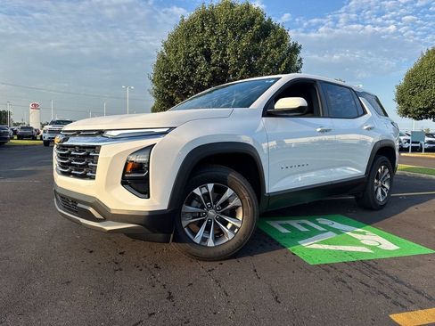 Used 2026 Chevrolet Equinox LT FWD image 1
