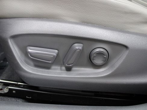 Used 2020 Toyota Camry SE image 14