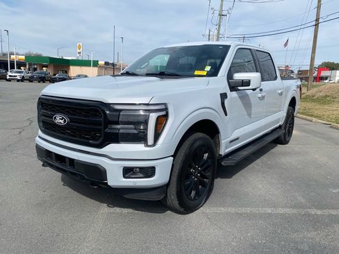 Used 2025 Ford F150 Lariat w/ Equipment Group 502A High image 3